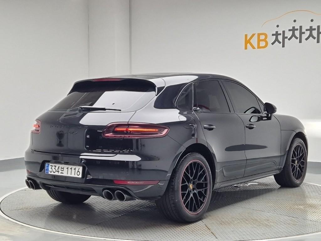 2018 PORSCHE MACAN 