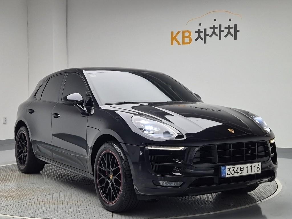2018 PORSCHE MACAN 