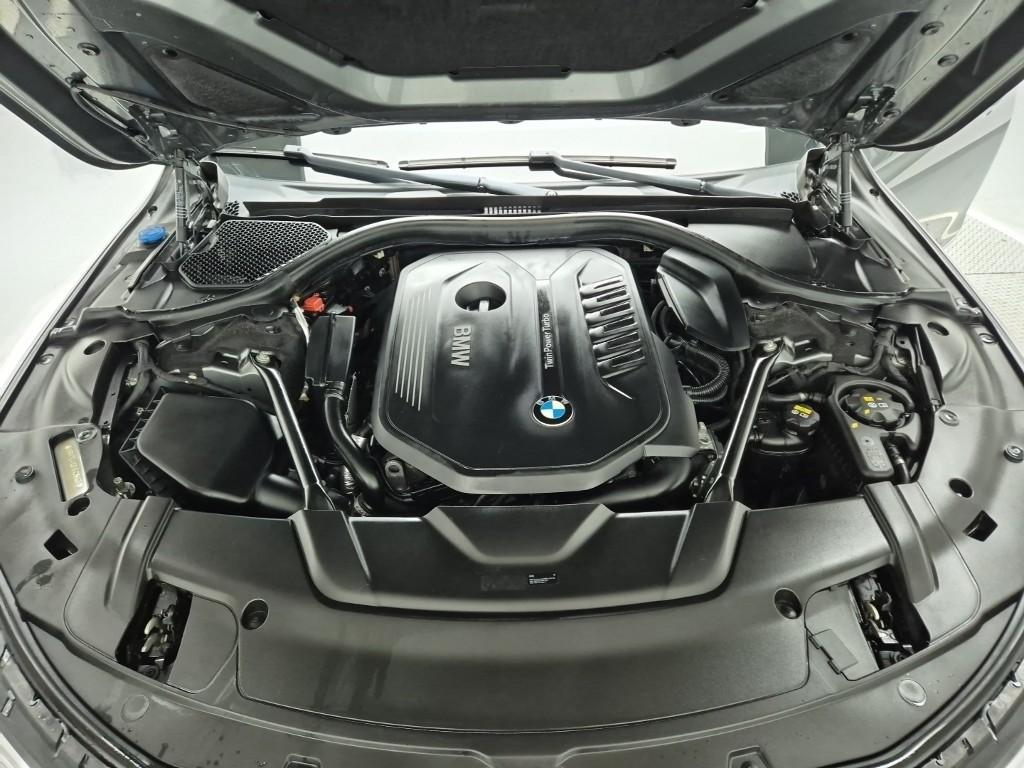 2018 BMW 7 SERIES (6Gen) 