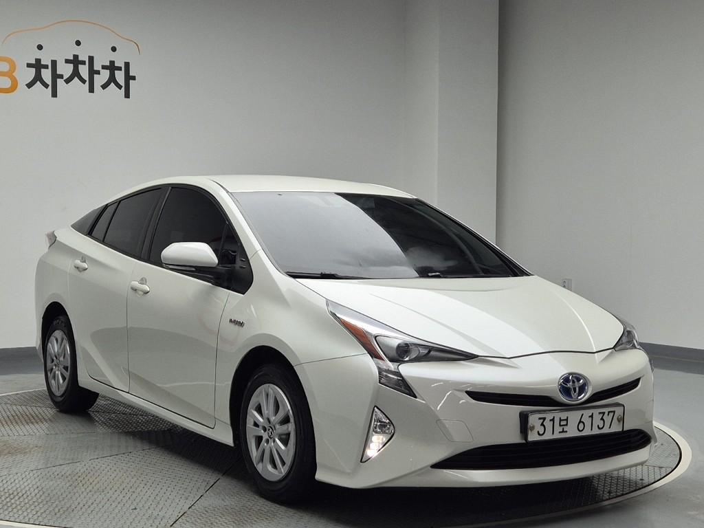 2017 TOYOTA PRIUS 