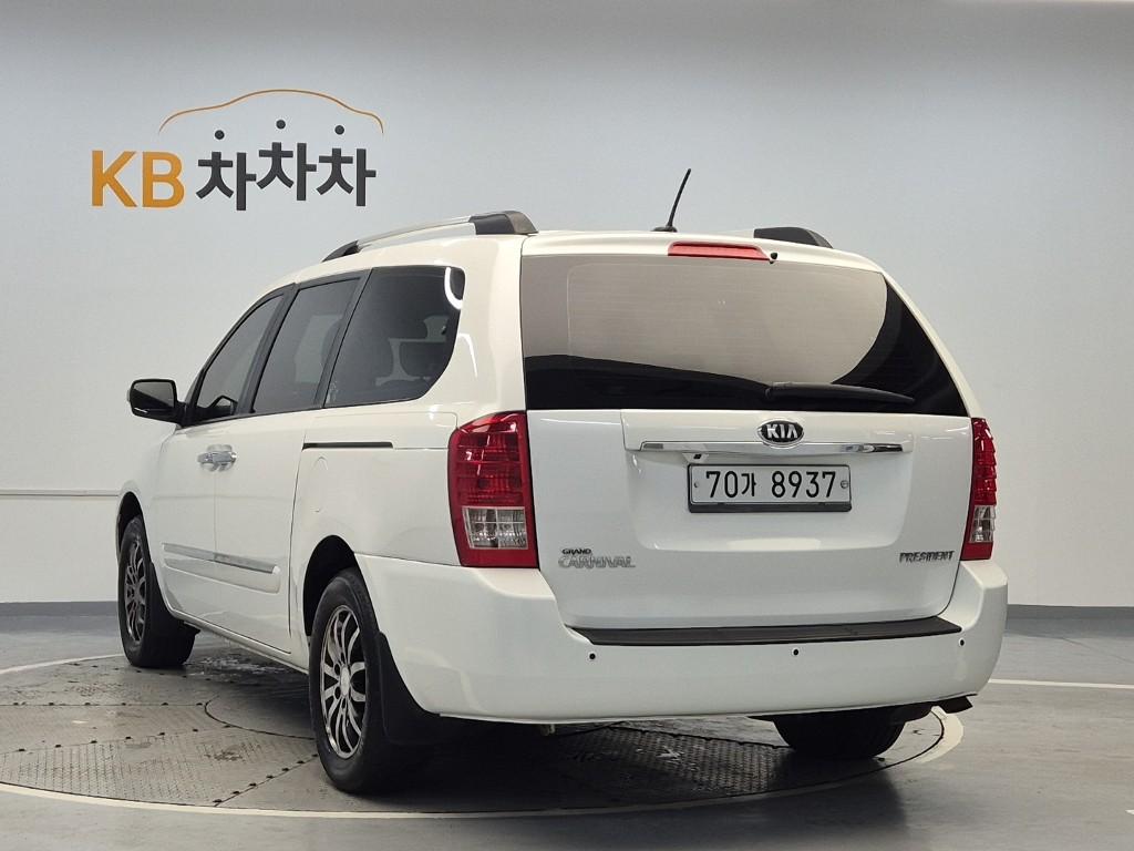 2013 KIA CARNIVAL R 