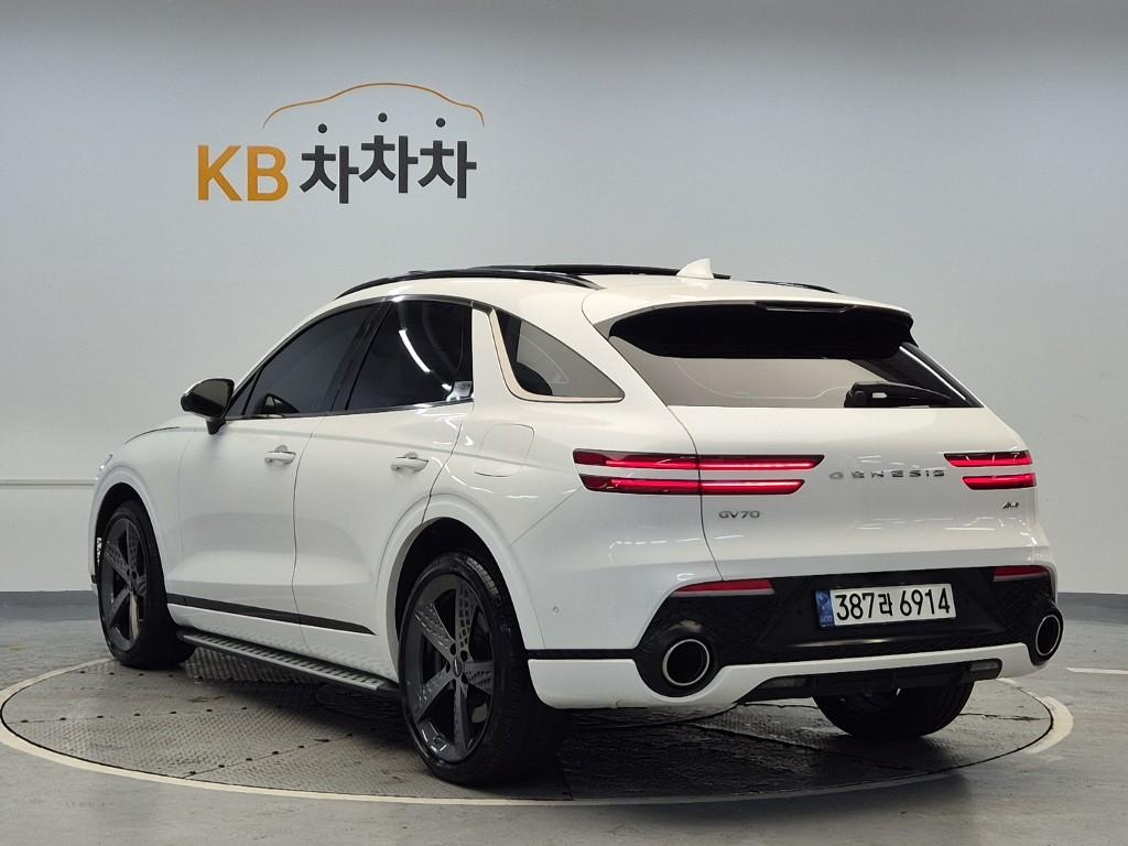 2024 GENESIS GV70 