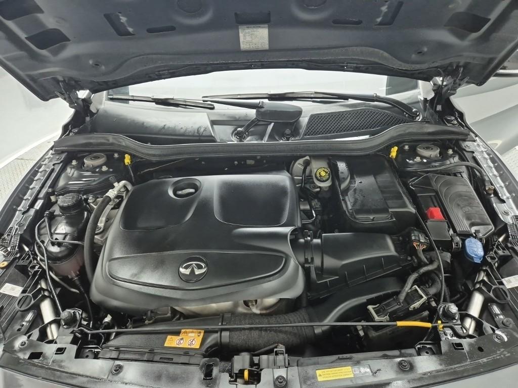 2017 INFINITI Q30 