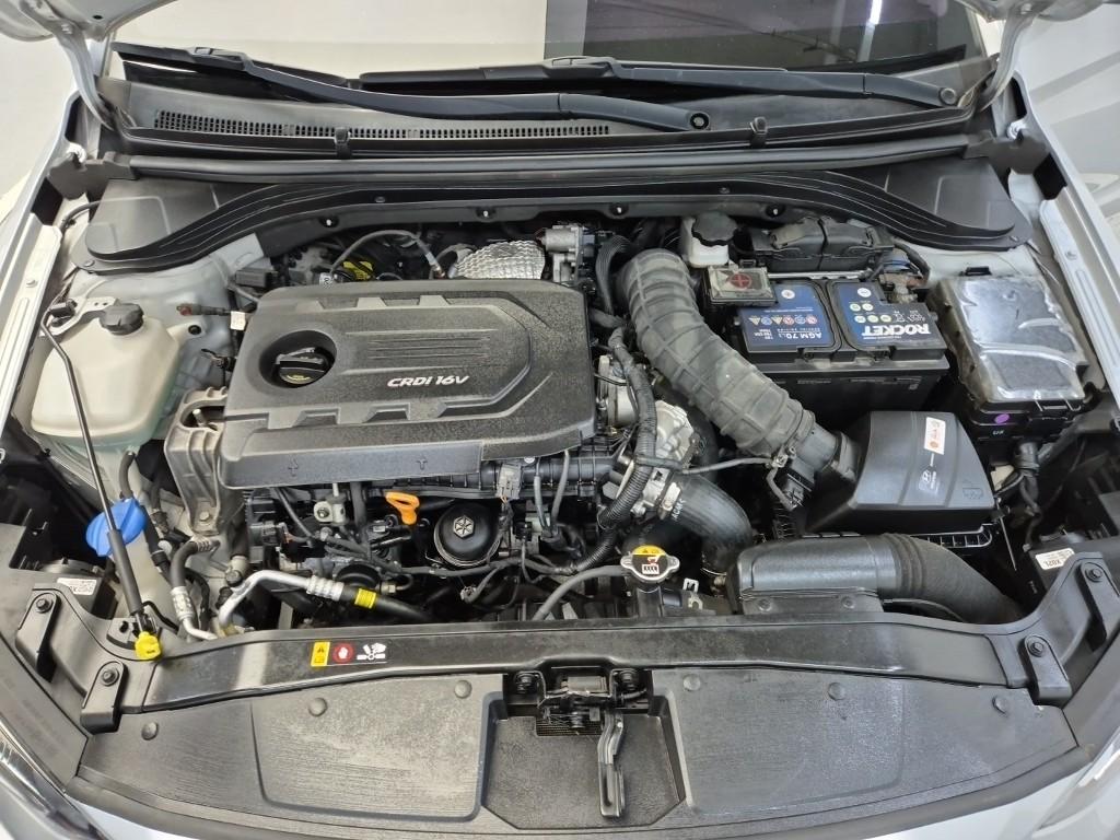 2017 HYUNDAI AVANTE AD 