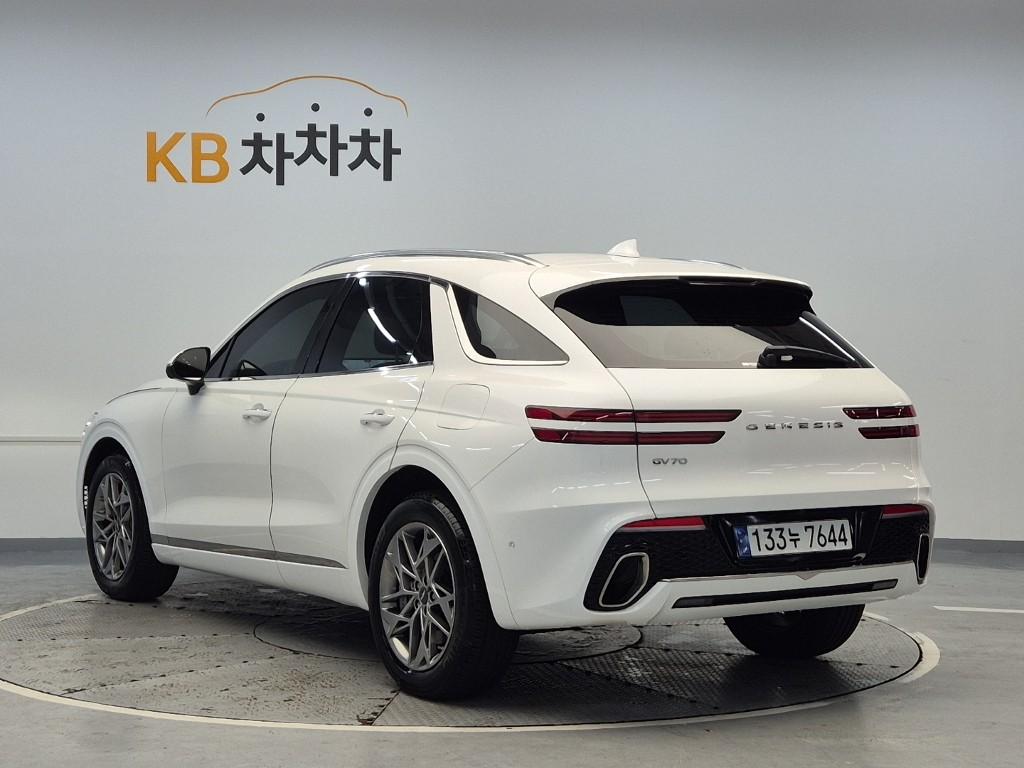 2024 GENESIS GV70 