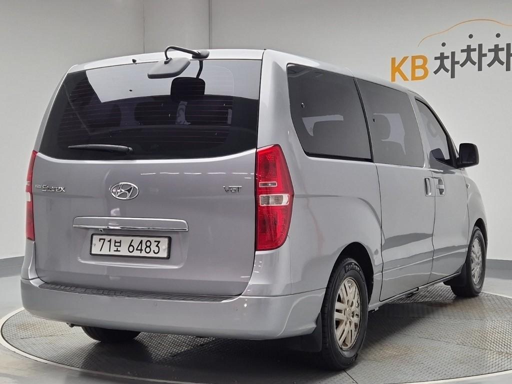 2017 HYUNDAI GRAND STAREX 