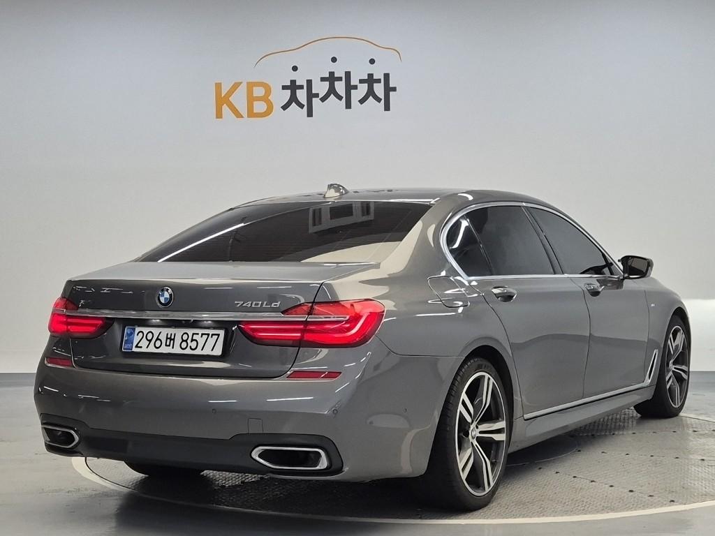 2017 BMW 7 SERIES (6Gen) 