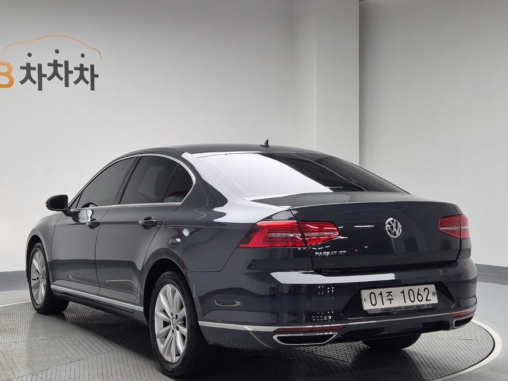 2018 VOLKSWAGEN PASSAT GT (8Gen) 