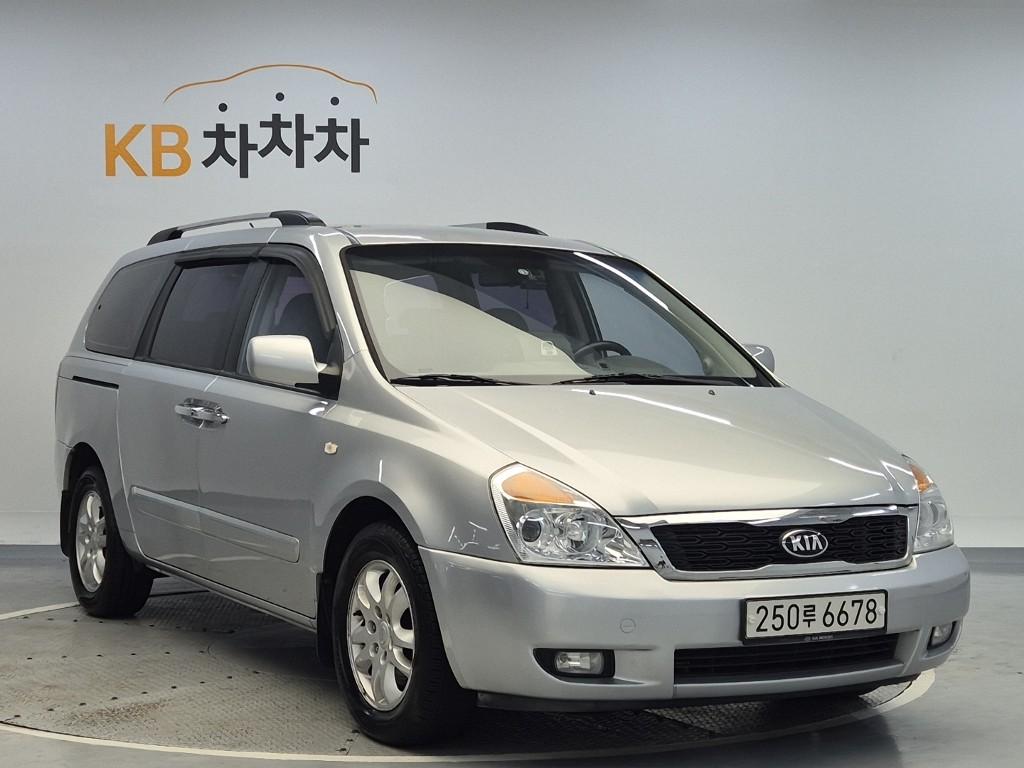 2010 KIA GRAND CARNIVAL 