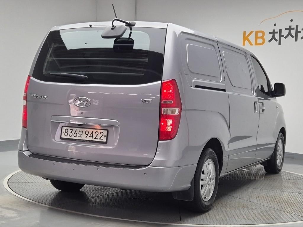 2018 HYUNDAI THE NEW GRAND STAREX 
