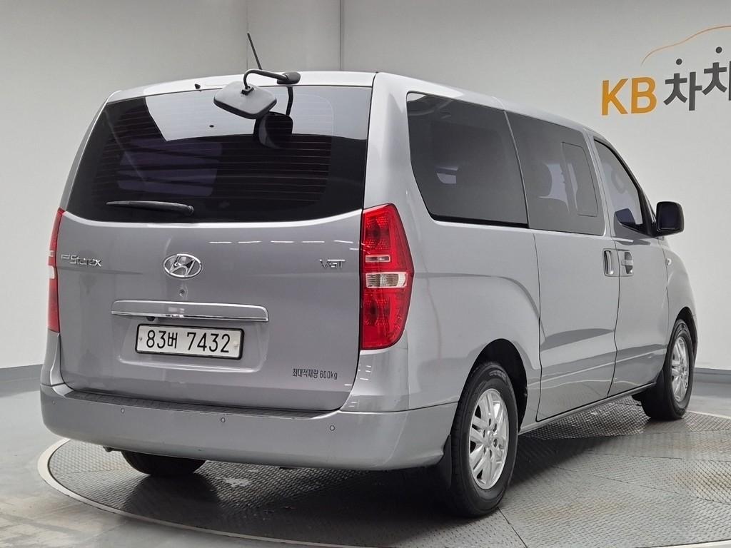 2017 HYUNDAI GRAND STAREX 