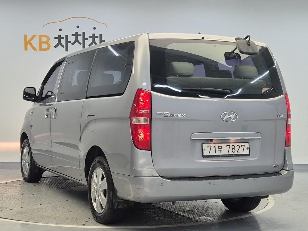 2018 HYUNDAI THE NEW GRAND STAREX 