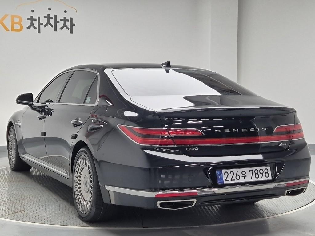 2022 GENESIS G90 