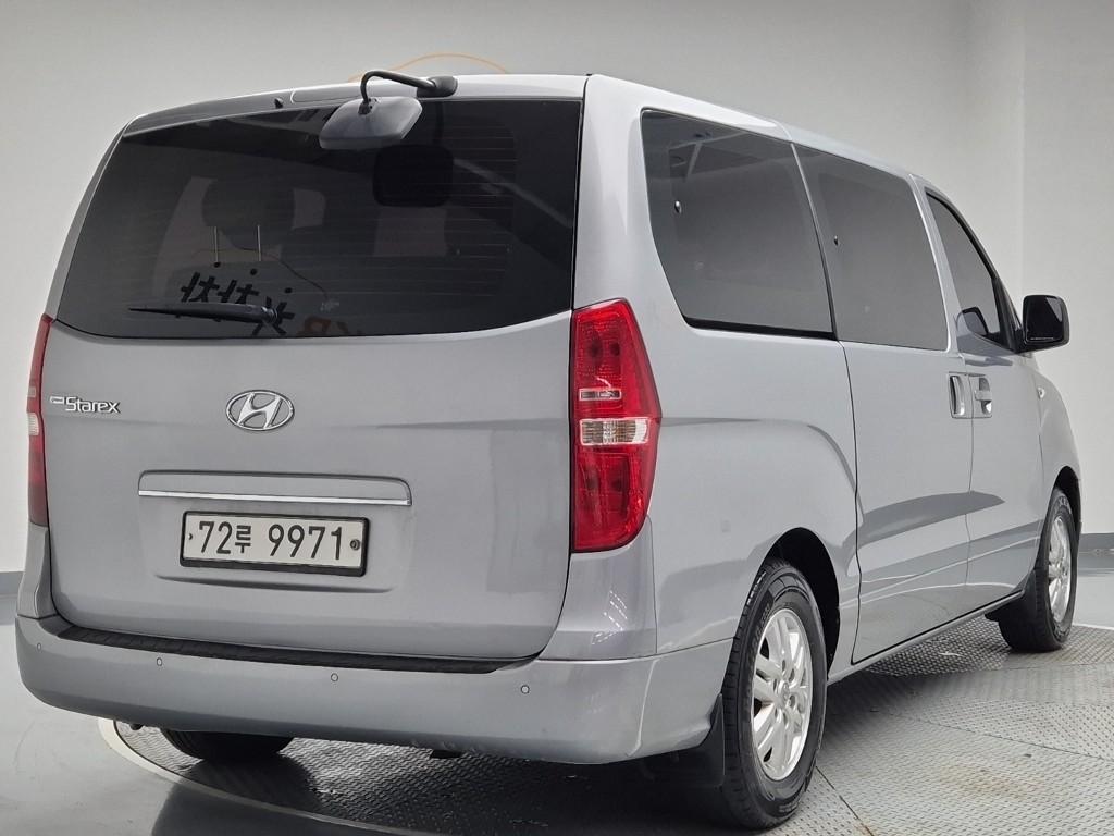 2017 HYUNDAI GRAND STAREX 