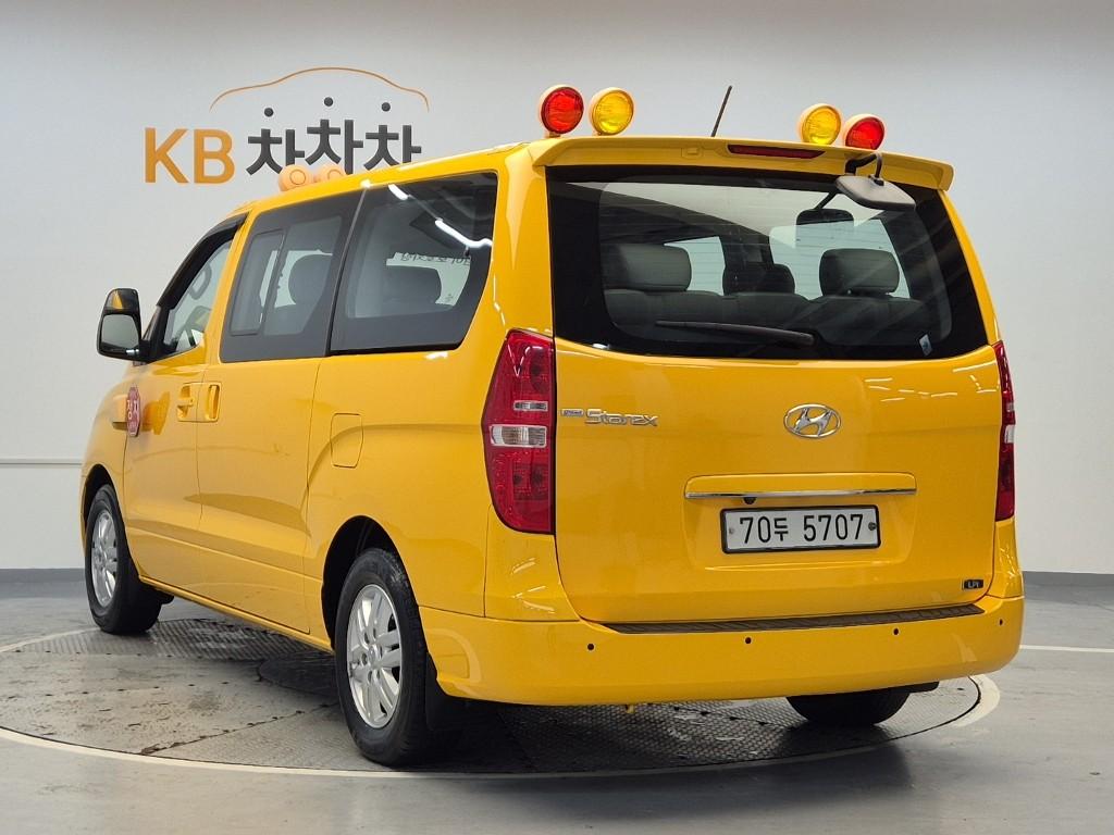 2018 HYUNDAI GRAND STAREX 