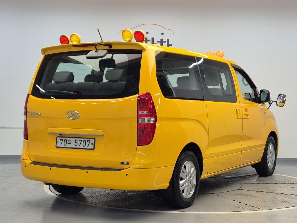 2018 HYUNDAI GRAND STAREX 