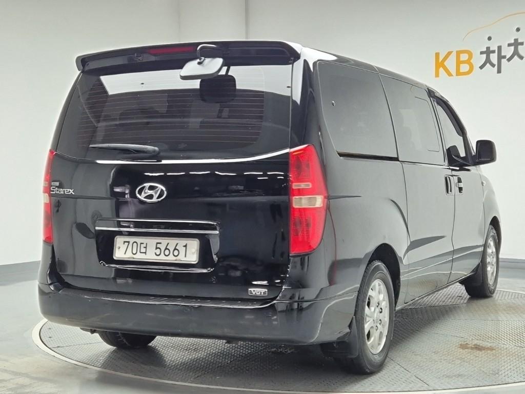 2011 HYUNDAI GRAND STAREX 