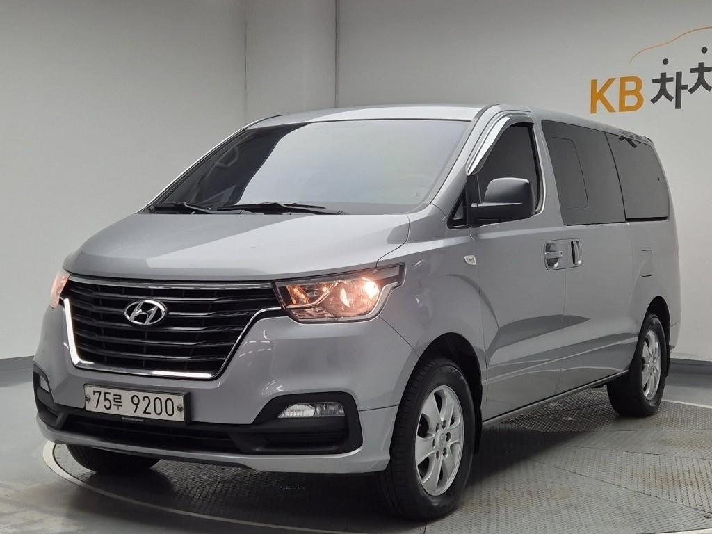 2019 HYUNDAI THE NEW GRAND STAREX 