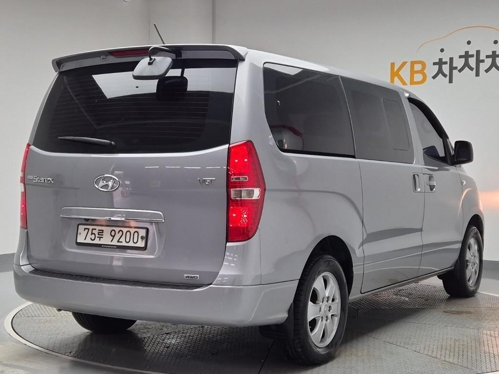 2019 HYUNDAI THE NEW GRAND STAREX 