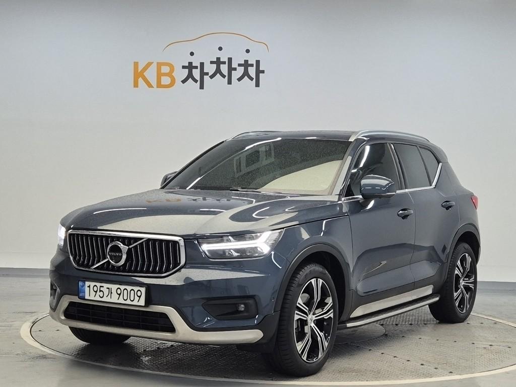 2022 VOLVO XC40 