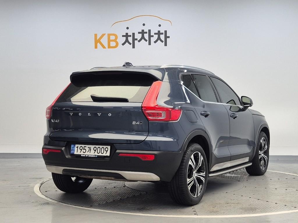 2022 VOLVO XC40 