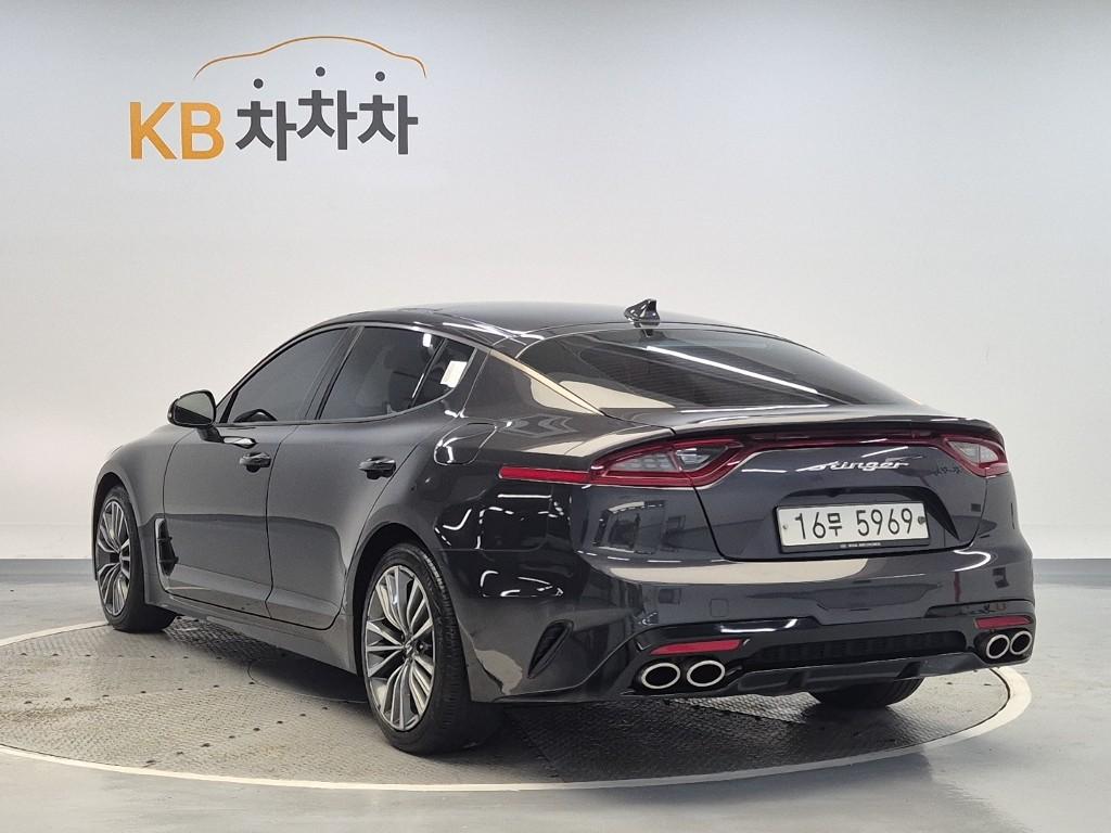 2019 KIA STINGER 