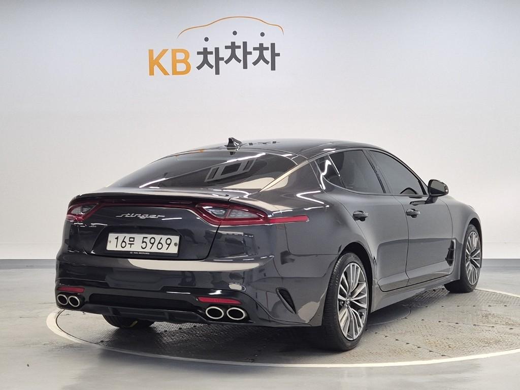 2019 KIA STINGER 