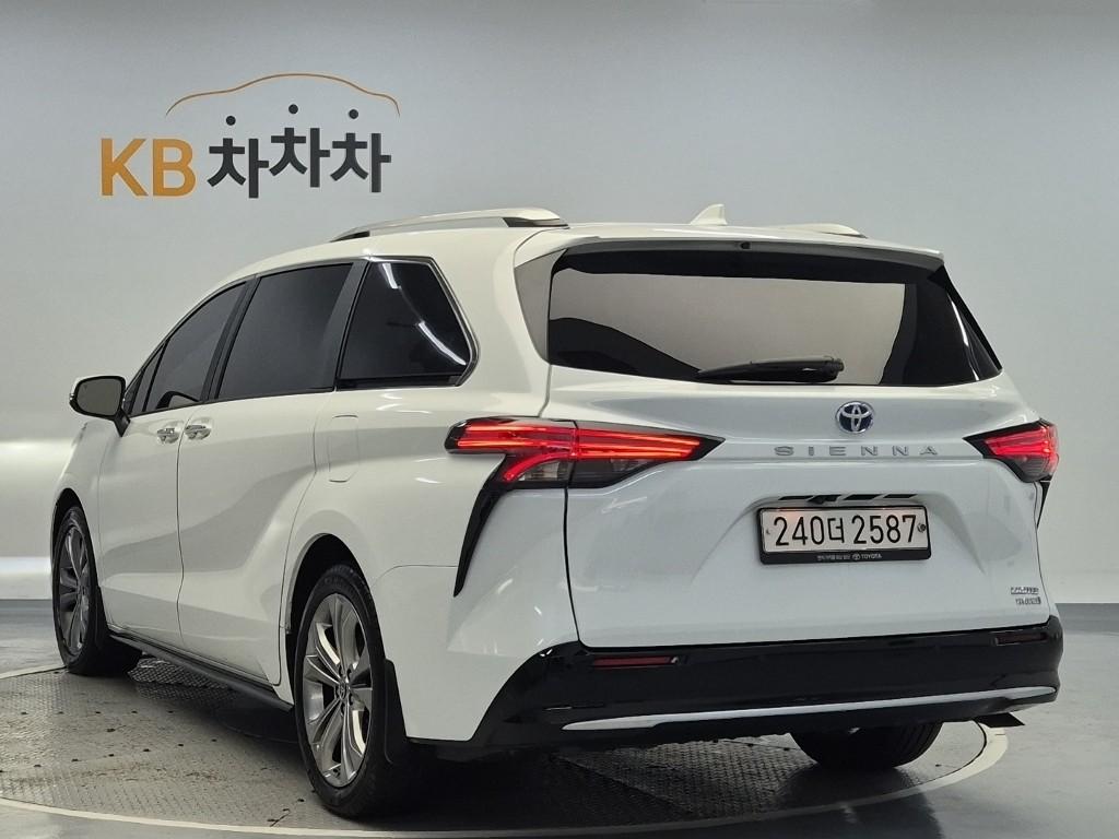 2024 TOYOTA SIENNA 