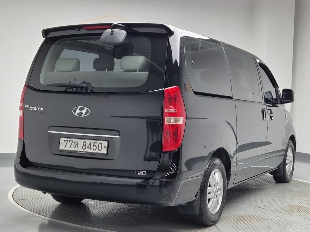 2017 HYUNDAI GRAND STAREX 