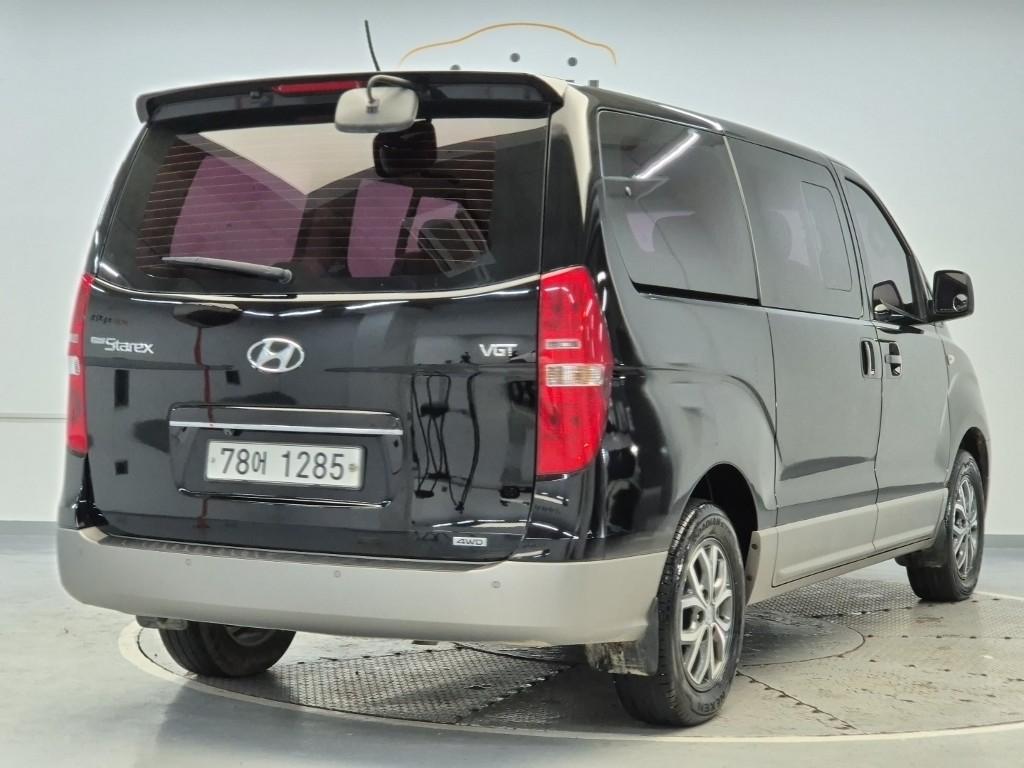 2017 HYUNDAI GRAND STAREX 