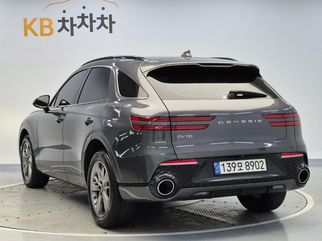 2022 GENESIS GV70 