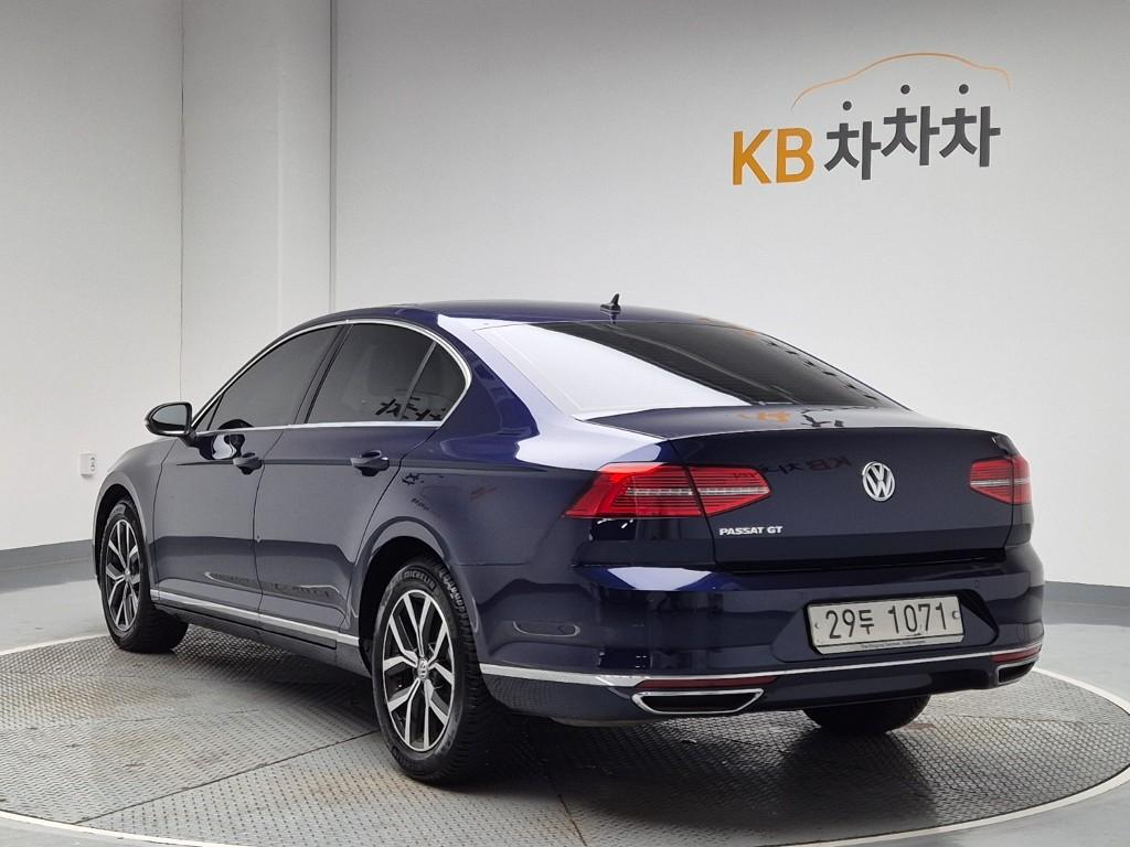 2018 VOLKSWAGEN PASSAT GT (8Gen) 