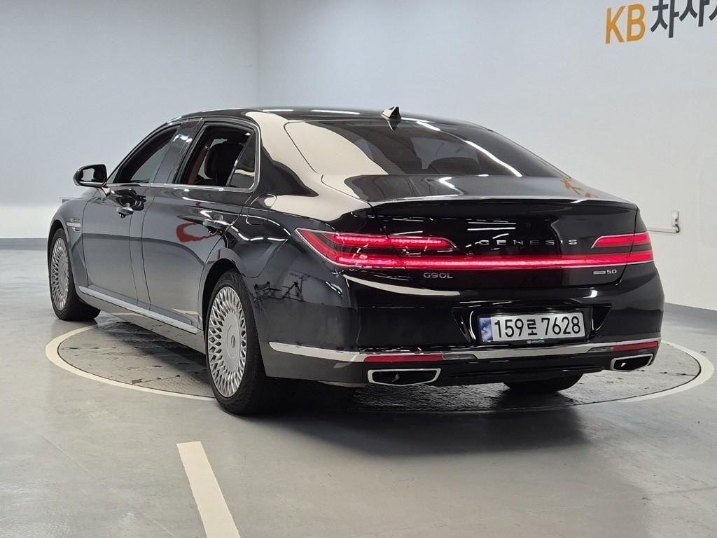 2019 GENESIS G90 