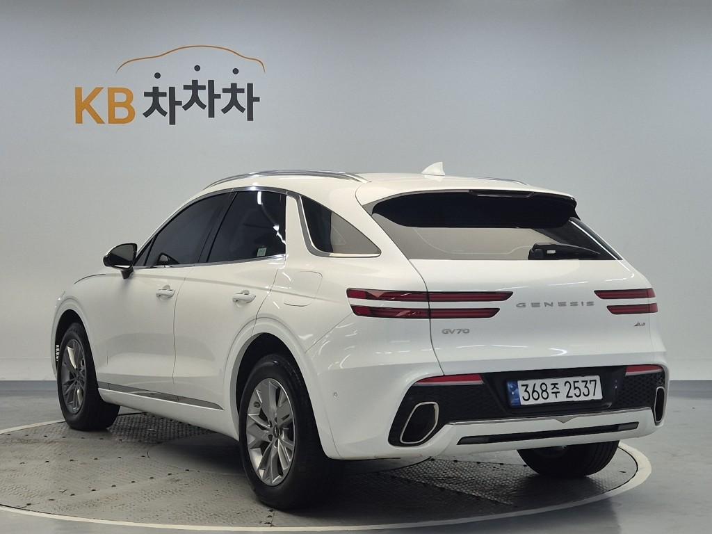 2024 GENESIS GV70 