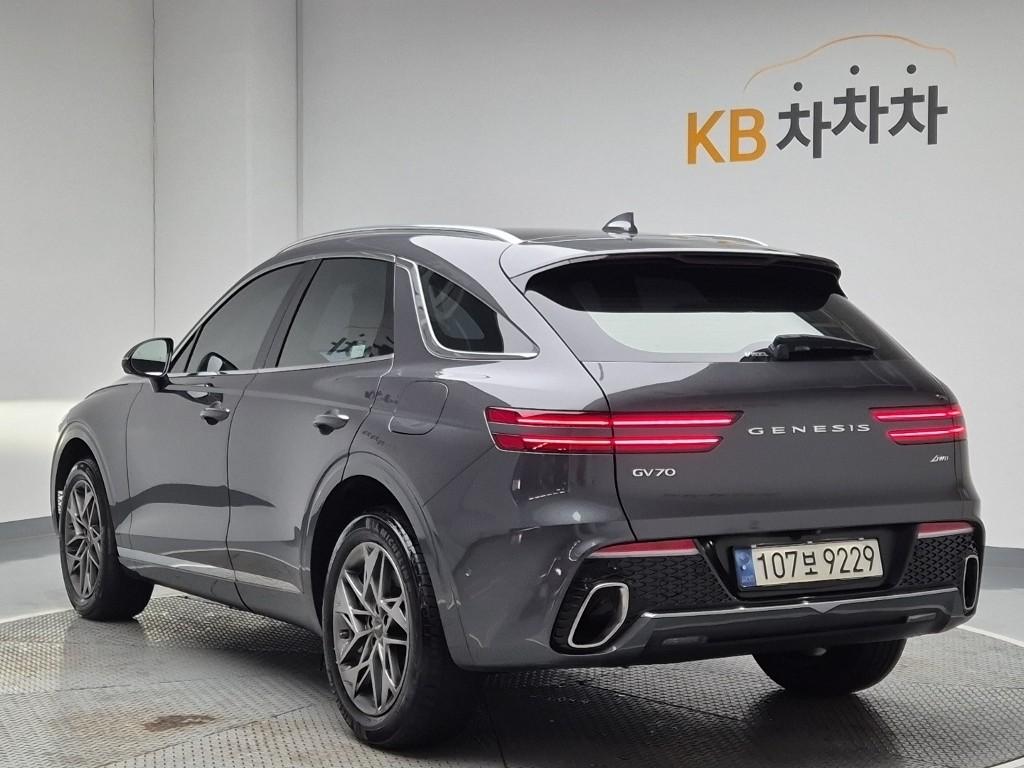 2023 GENESIS GV70 
