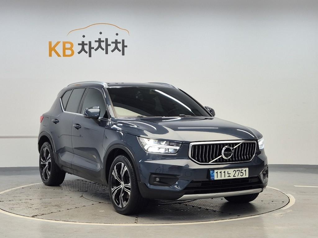 2022 VOLVO XC40 