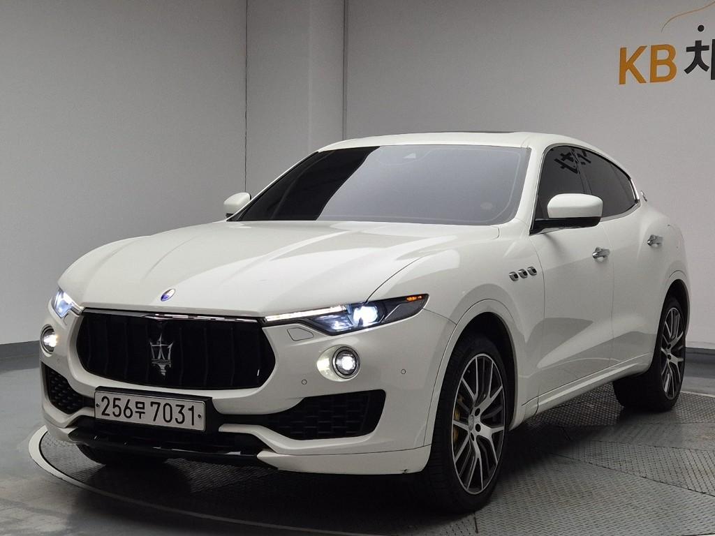 2017 MASERATI LEVANTE 