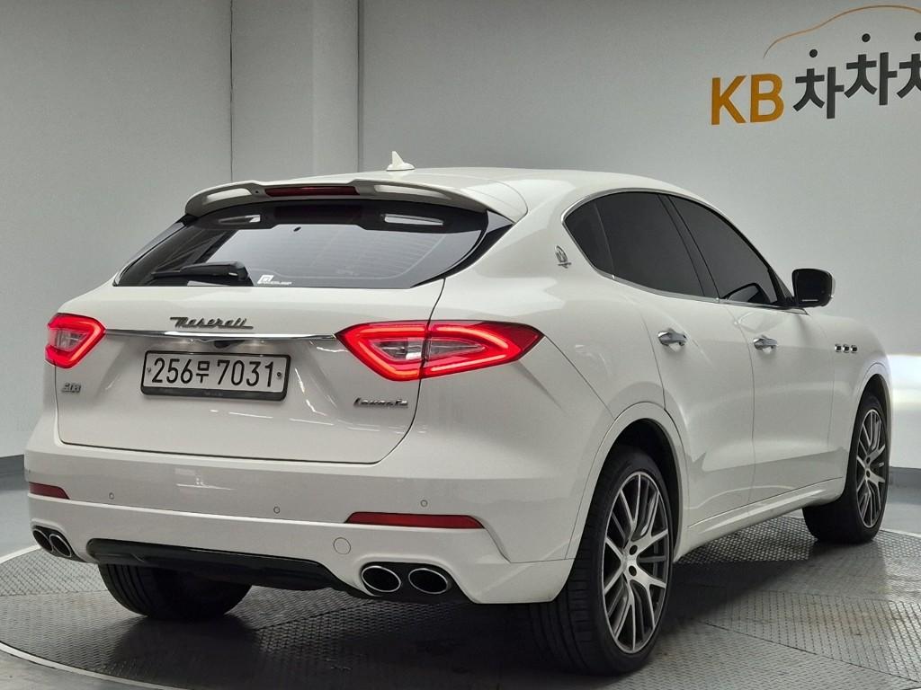 2017 MASERATI LEVANTE 