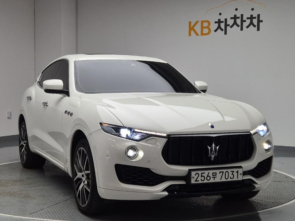 2017 MASERATI LEVANTE 