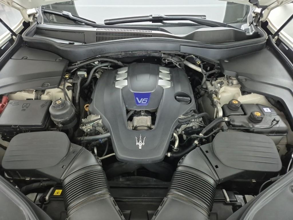 2017 MASERATI LEVANTE 