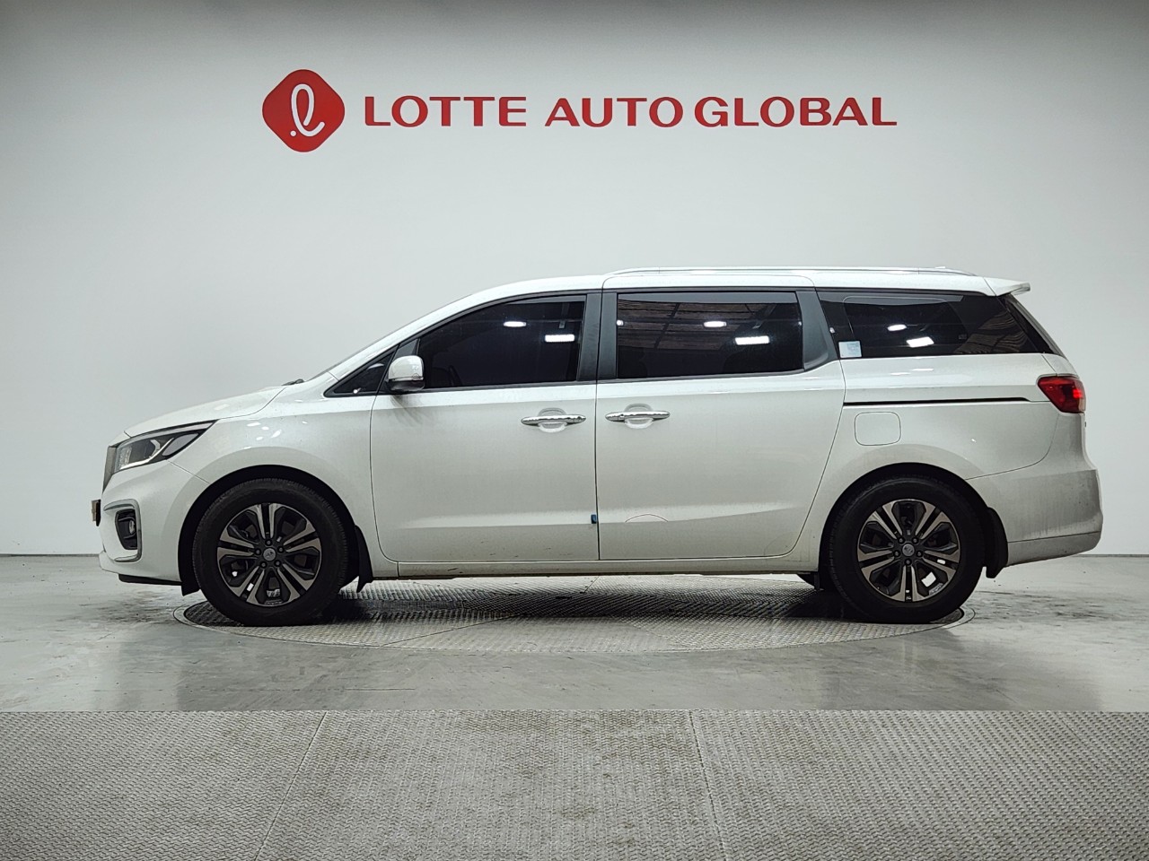 2019 KIA THE NEW CARNIVAL 9seat Diesel Luxury