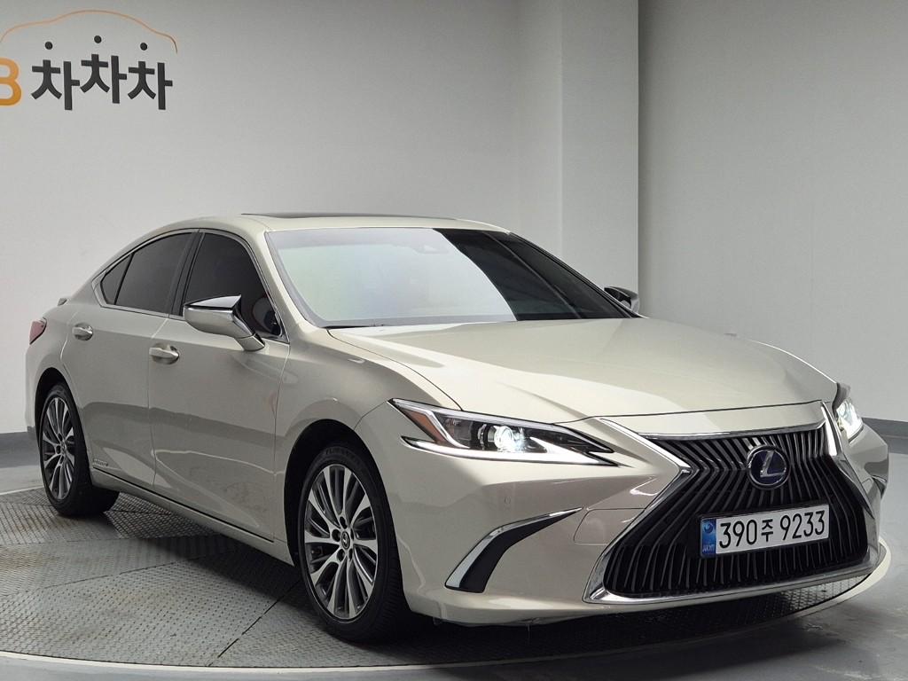 2019 LEXUS ES 
