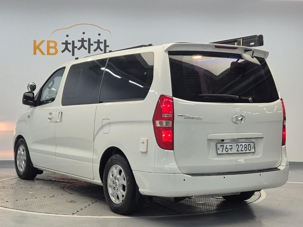 2011 HYUNDAI GRAND STAREX 