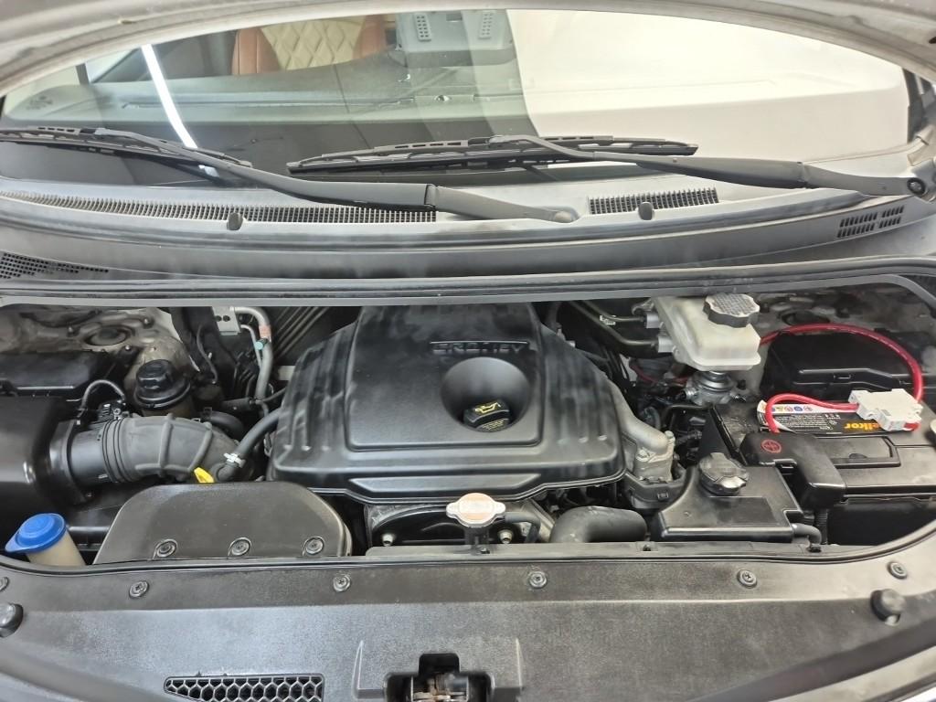 2011 HYUNDAI GRAND STAREX 