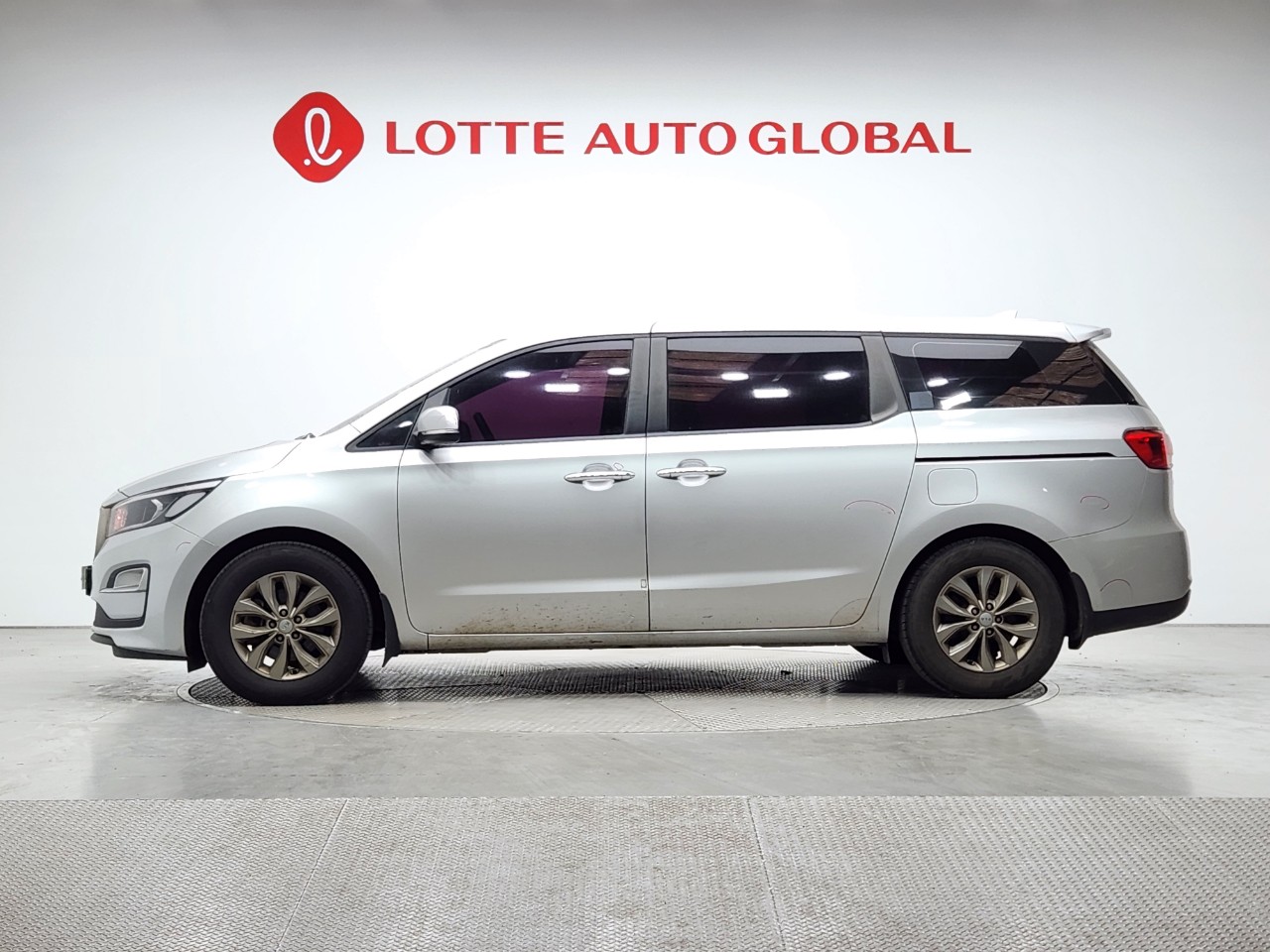 2020 KIA THE NEW CARNIVAL 11seat Diesel Deluxe