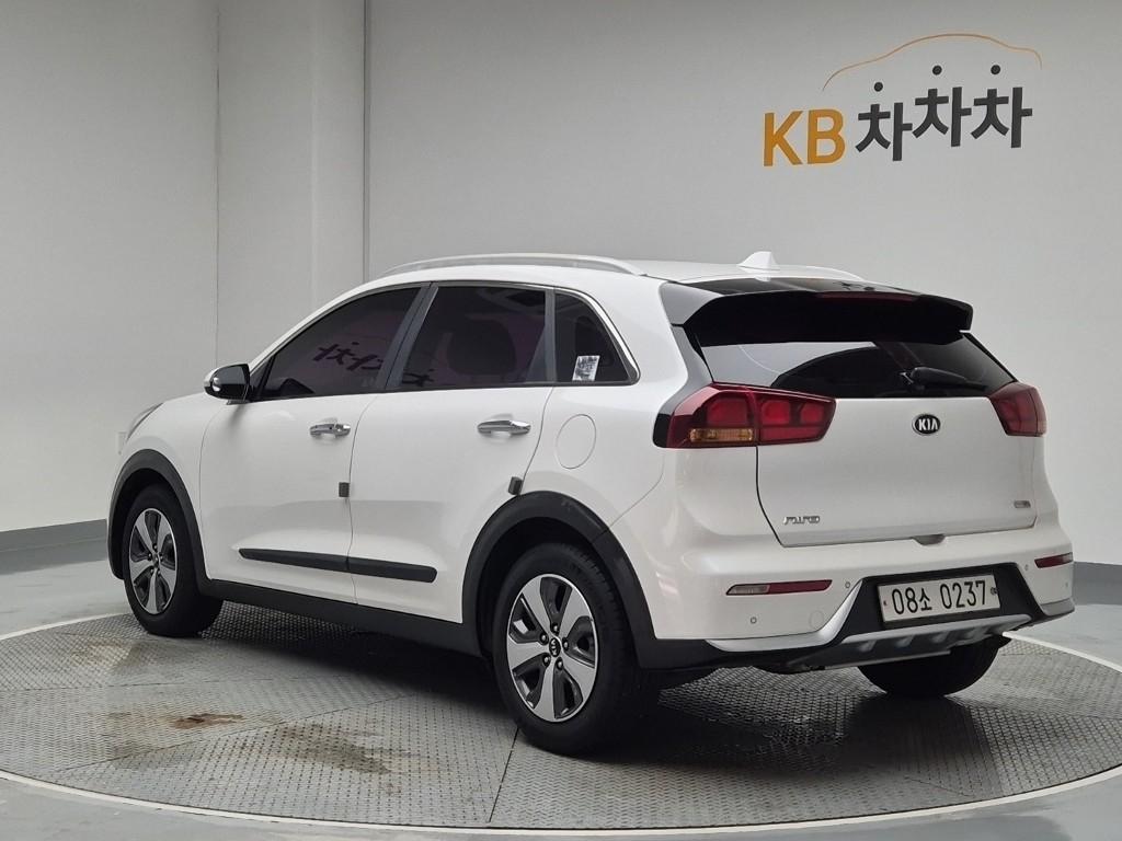 2017 KIA NIRO 