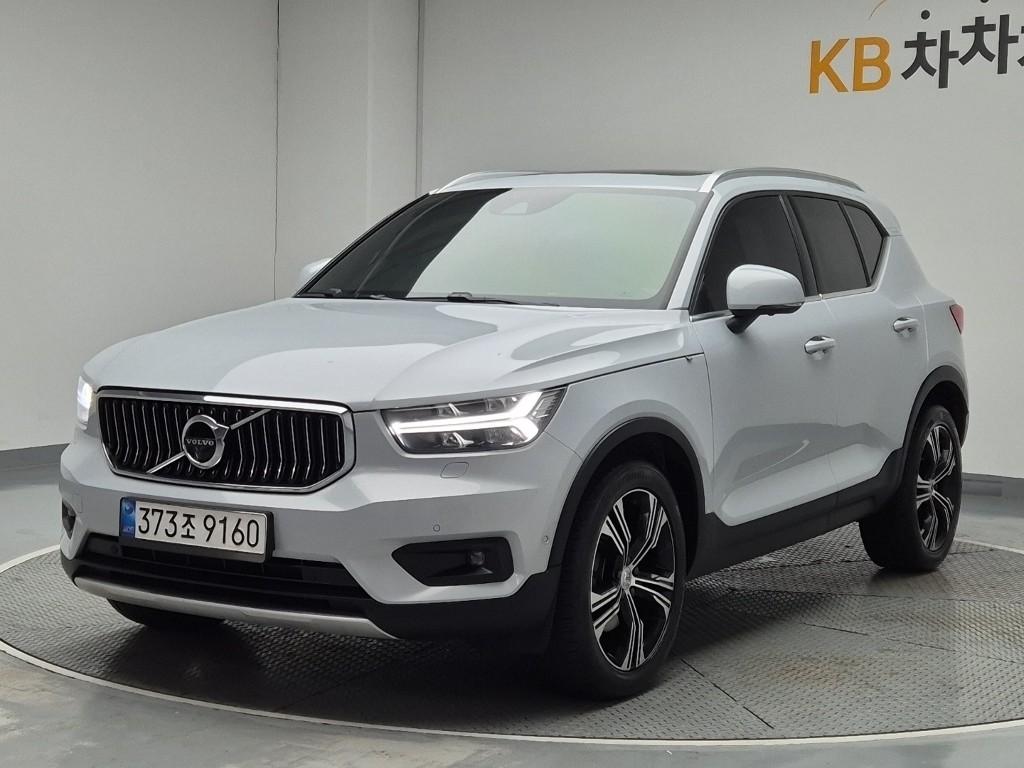 2020 VOLVO XC40 