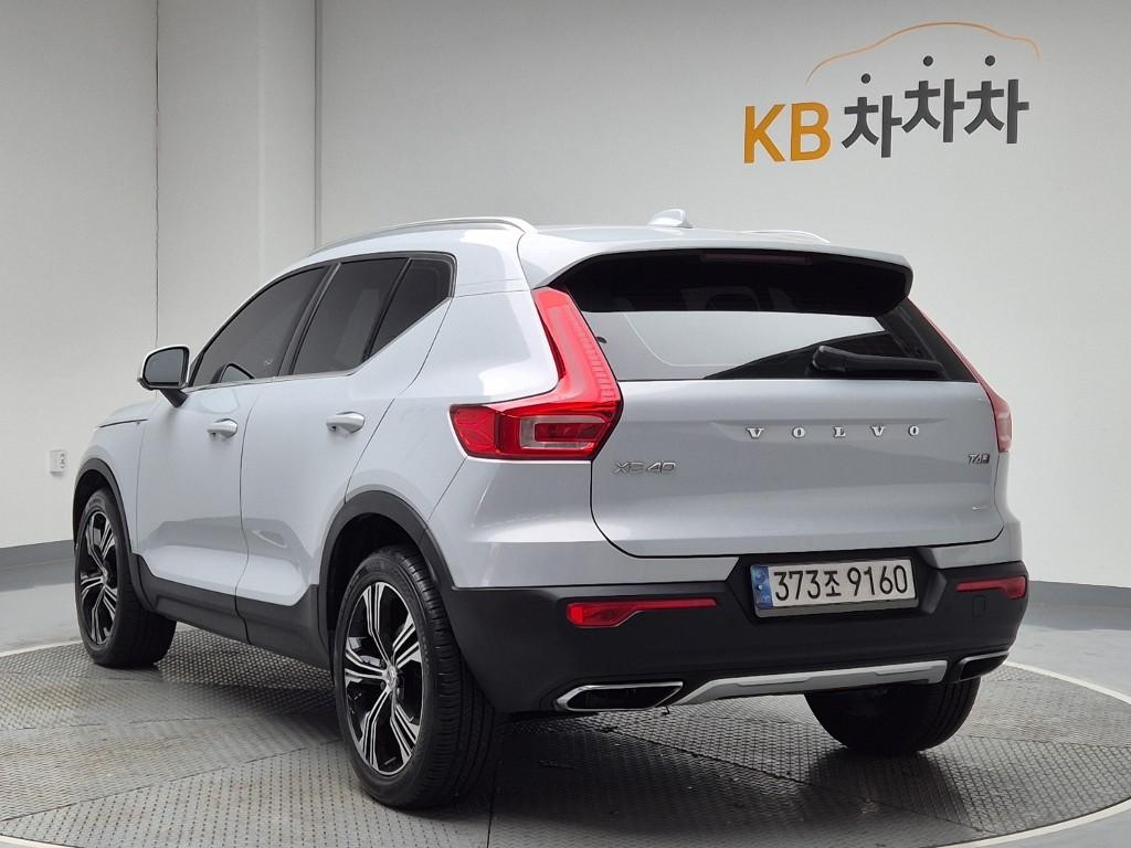 2020 VOLVO XC40 