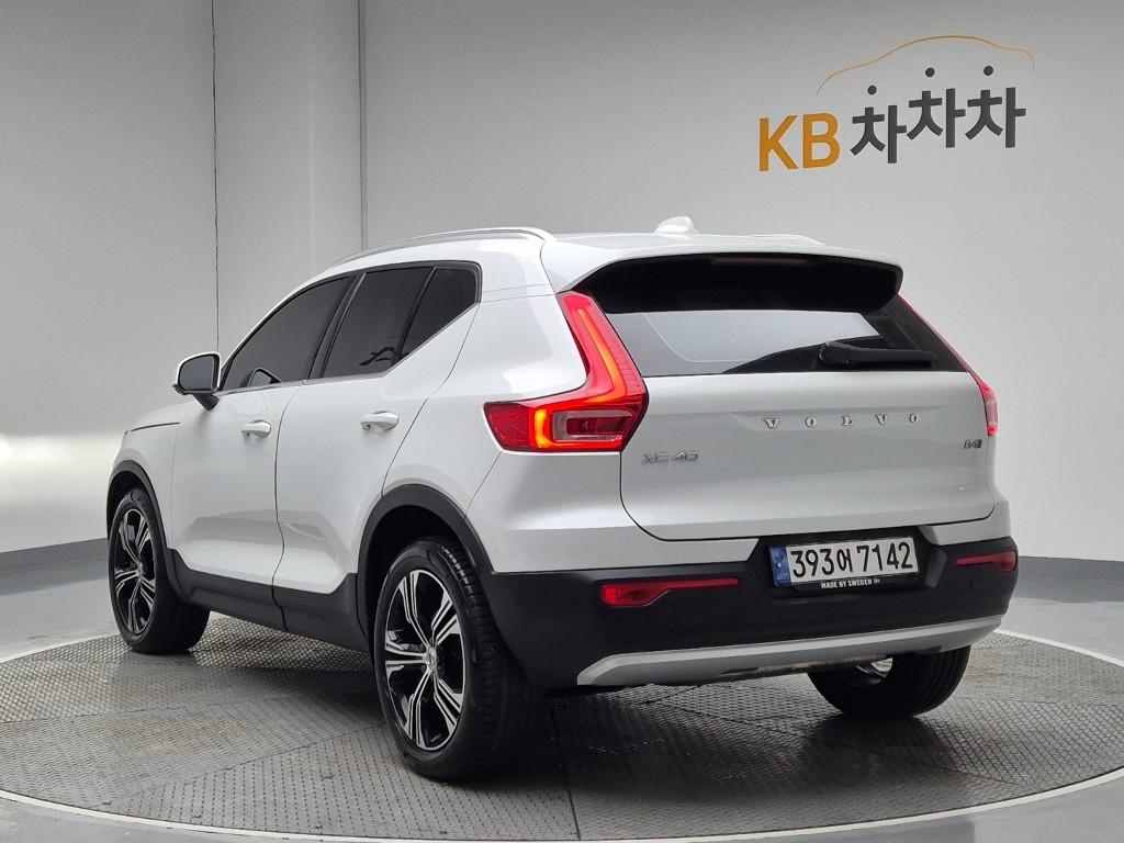 2021 VOLVO XC40 
