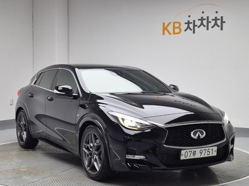 2017 INFINITI Q30 